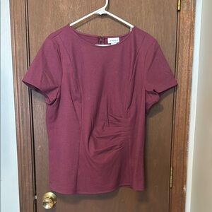 Liz Claiborne Burgundy Short Sleeve Top